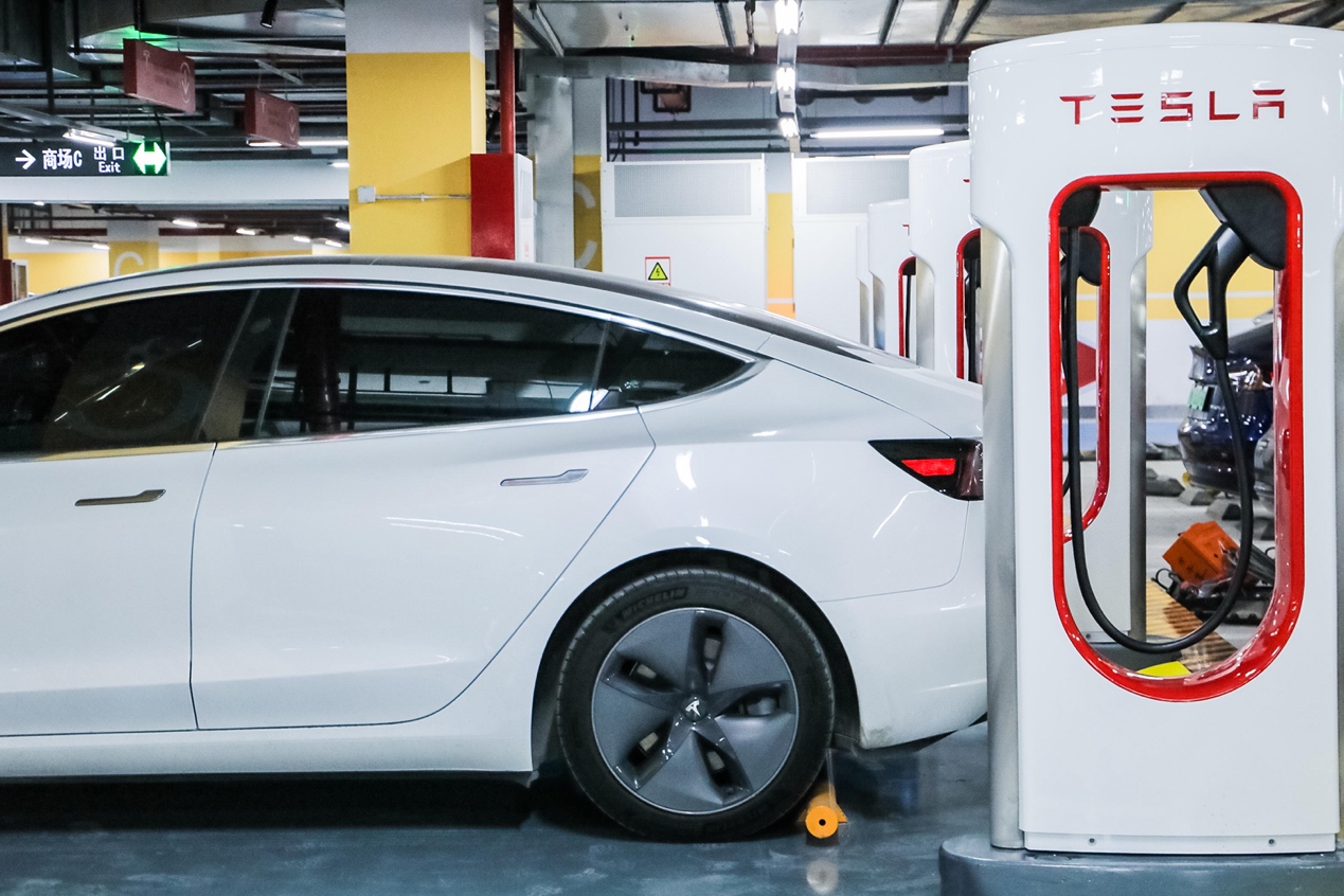 银色的汽车

描述已自动生成