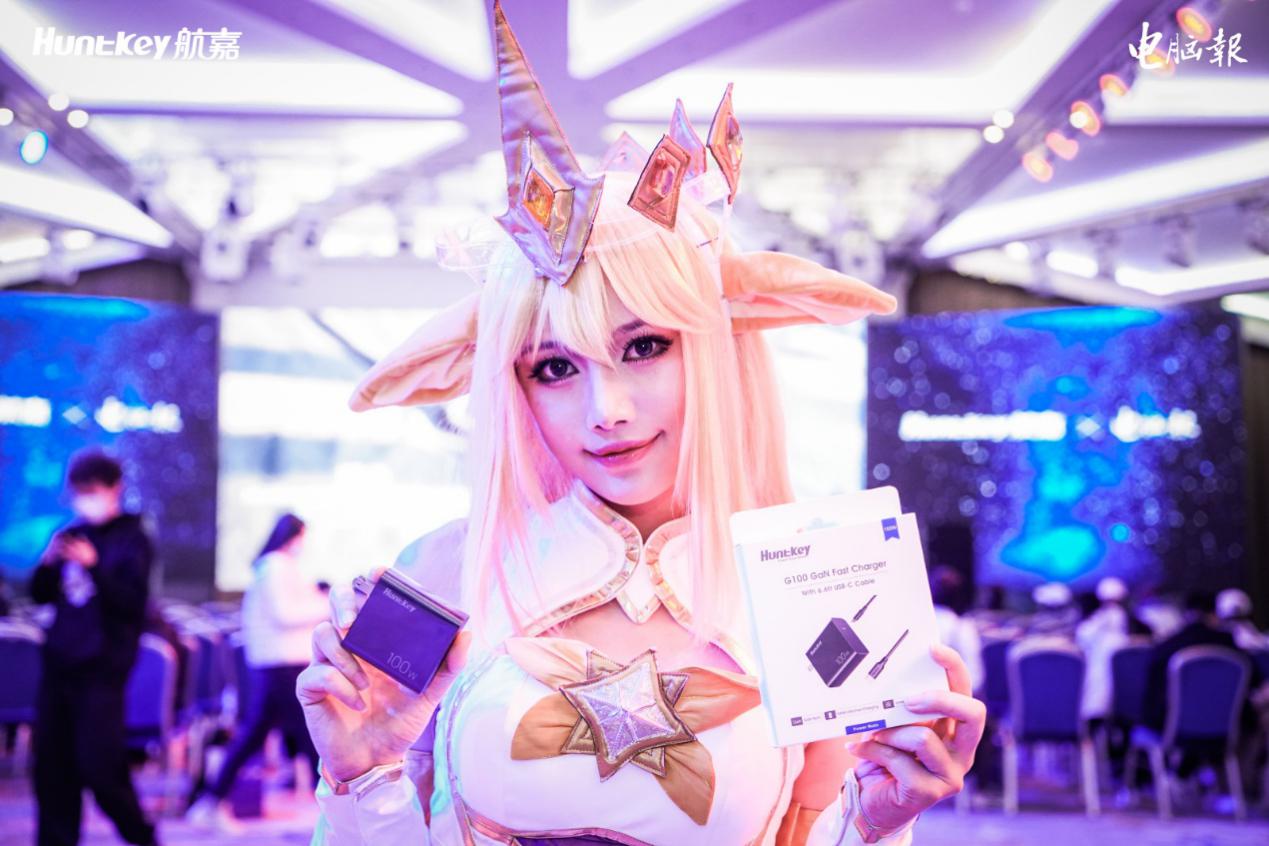 人在舞台上表演

低可信度描述已自动生成