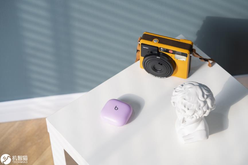 桌子上的玩具

低可信度描述已自动生成