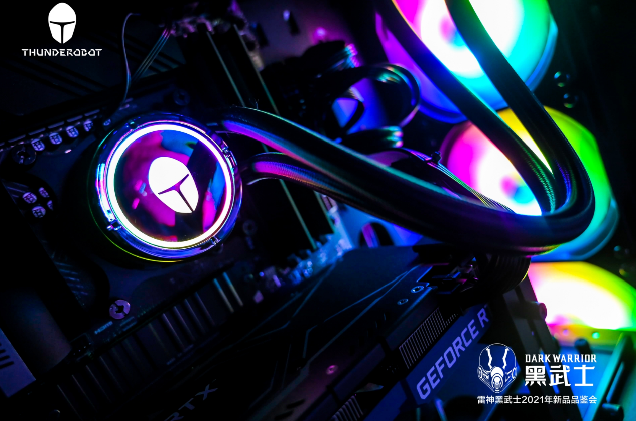 夜晚亮着灯的摩托车

中度可信度描述已自动生成