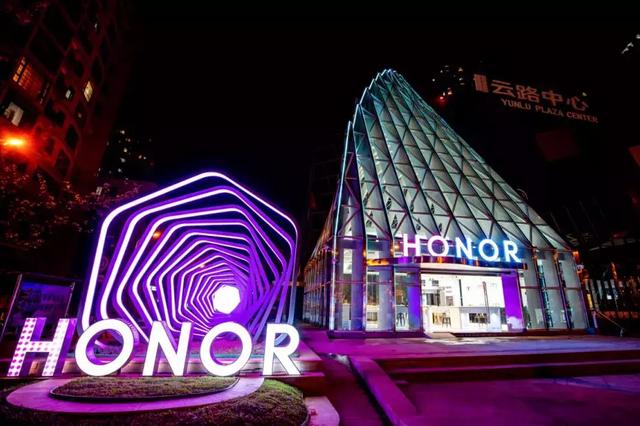 为何国产手机厂商要“疯狂开店”？