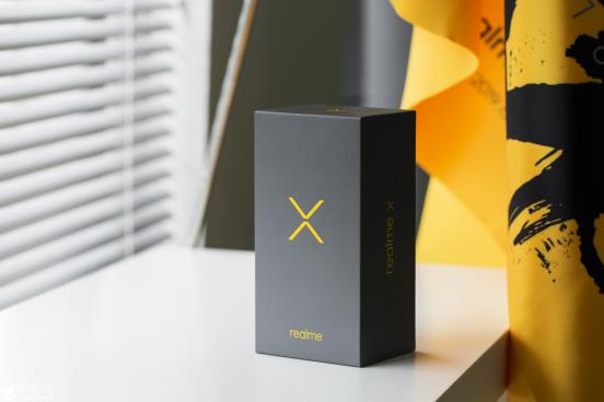 Realme X 蒸汽白：这些“能摸不能看”的细节太贴心！