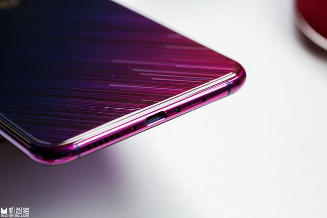 漂亮！这款手机的配色好似“烟花在夜空中绽放的瞬间”！