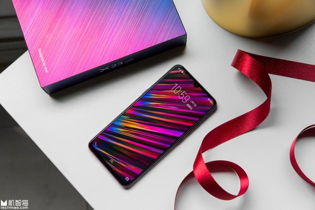 漂亮！这款手机的配色好似“烟花在夜空中绽放的瞬间”！