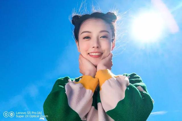 联想手机掌柜怼了一遍友商后，主角今天终于现身了