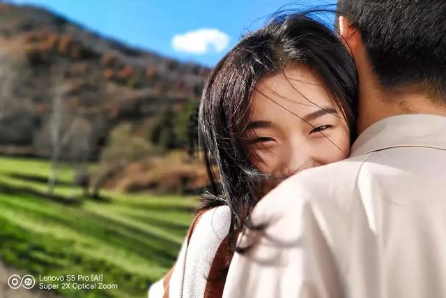 联想手机掌柜怼了一遍友商后，主角今天终于现身了