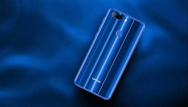 联想手机掌柜怼了一遍友商后，主角今天终于现身了