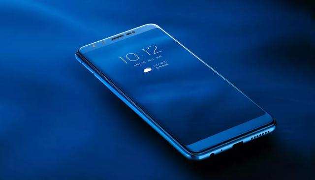 联想手机掌柜怼了一遍友商后，主角今天终于现身了