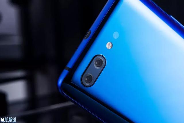 首发｜努比亚X开箱：现阶段最好的全面屏解决方案？