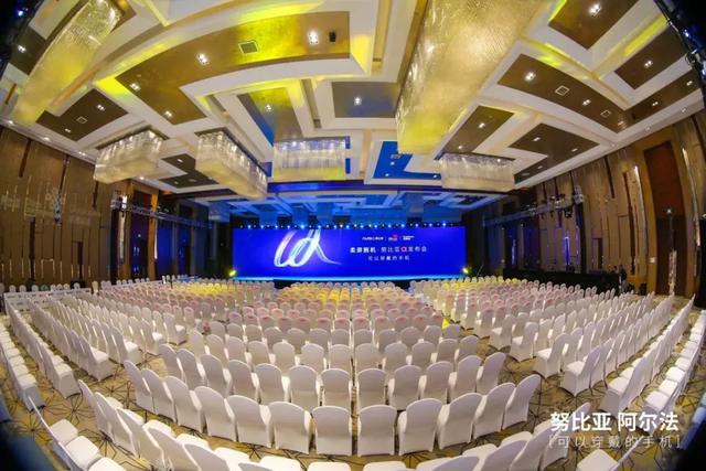 全球首款可弯折屏手机来了！国行版售价正式公布