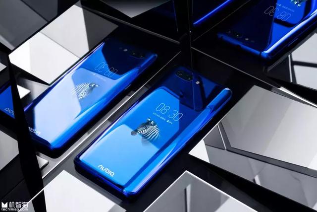 买手机送“宠物”！这款人气双屏旗舰的新版本有点意思