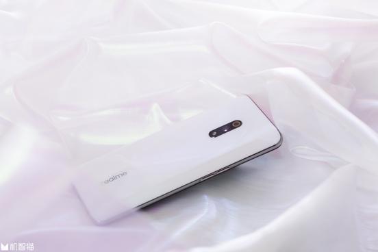 Realme X 蒸汽白：这些“能摸不能看”的细节太贴心！