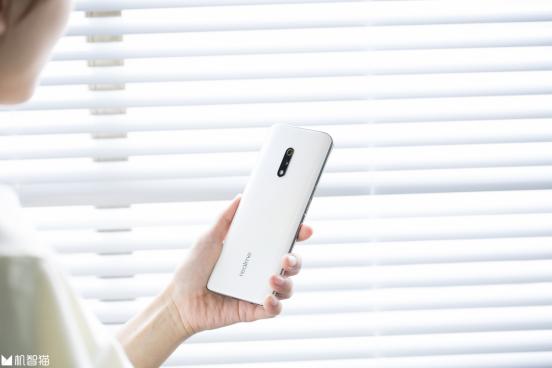 Realme X 蒸汽白：这些“能摸不能看”的细节太贴心！
