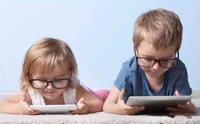 机器人帮忙抄作业，Siri替你答题，这些科技产品还能这么用？