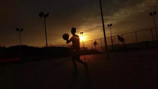 用手机拍大光比，不输大片