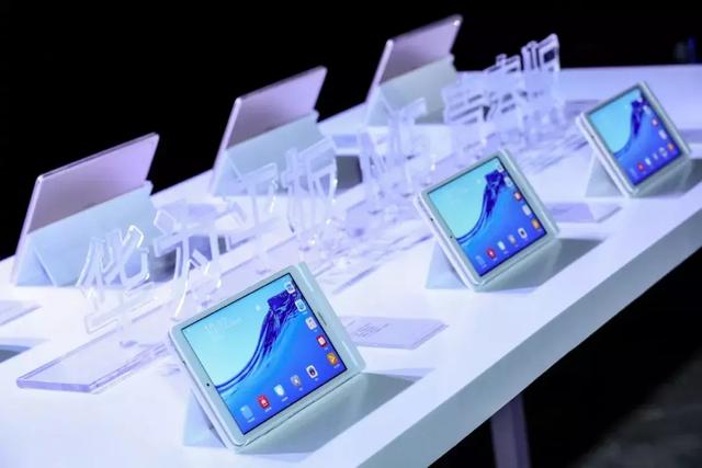 最便宜三摄手机来了！竟然是华为