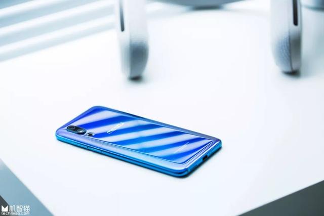 迟到半个月，魅族这款以“海底沙漠”为灵感的手机终于开卖了！