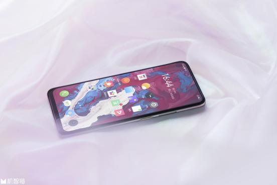 Realme X 蒸汽白：这些“能摸不能看”的细节太贴心！