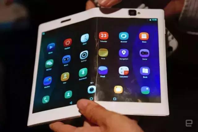 折叠屏手机又厚又重？这个问题或许很快就能解决了