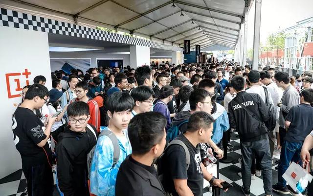 卖5000还被哄抢！这个品牌的旗舰又破纪录了