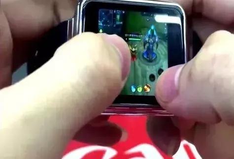 机器人帮忙抄作业，Siri替你答题，这些科技产品还能这么用？