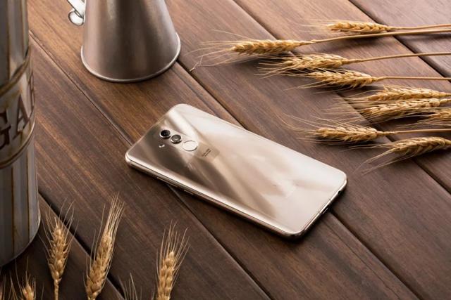 华为麦芒7铂光金开箱图赏：这个金，很高级