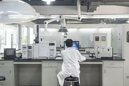 马化腾时隔3年现身知乎，问了这么一个问题