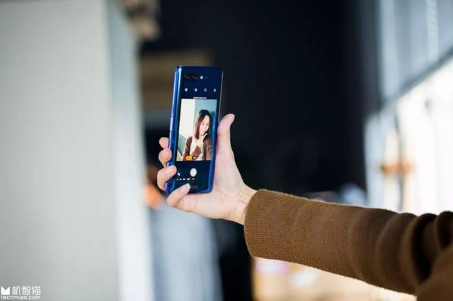 今年双十一，它应该是你能买到的“前置摄像头”最强悍的手机