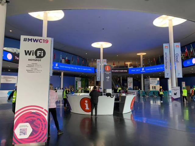 MWC19｜探馆：OPPO、小米、华为现场的海报都泄露了什么信息