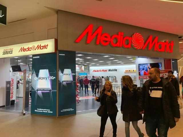 MWC19｜探馆：OPPO、小米、华为现场的海报都泄露了什么信息