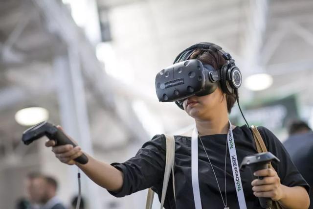 这家曾经和苹果齐名的手机厂商是如何作死的？