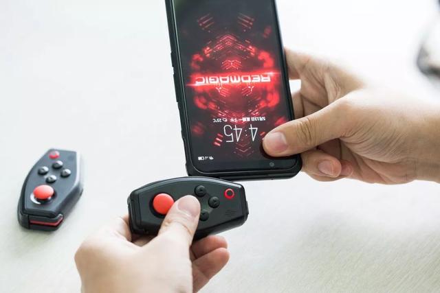 自从开了这物理外挂，我就是吃鸡战场上的王者