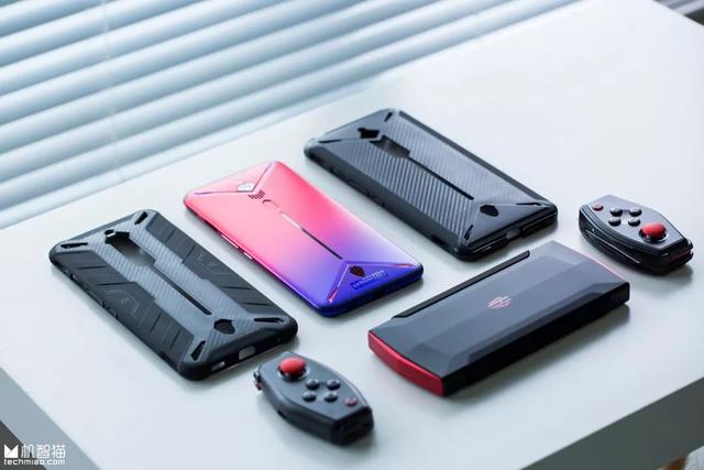 自从开了这物理外挂，我就是吃鸡战场上的王者