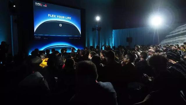 独家现场！产品经理解读“新物种”——努比亚α腕机