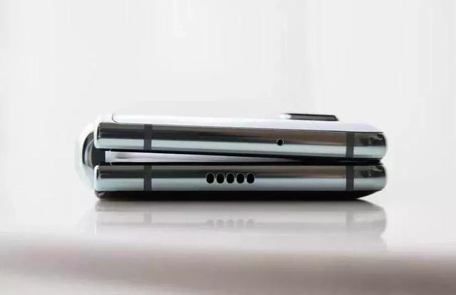 折叠屏手机又厚又重？这个问题或许很快就能解决了