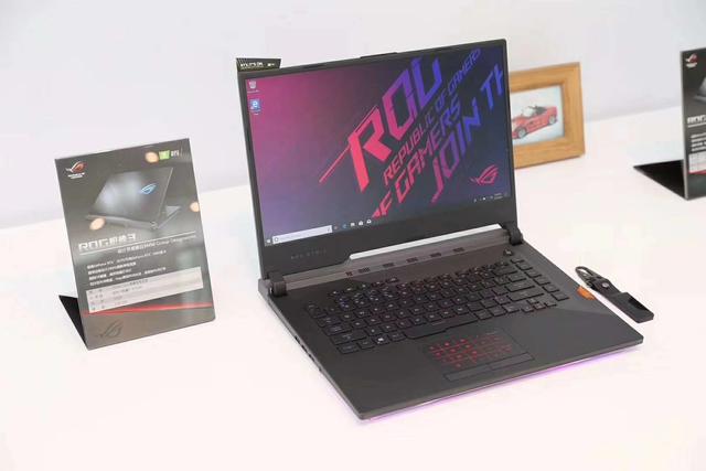 融入BMW超跑理念的游戏本，ROG枪神3独特设计有点绝