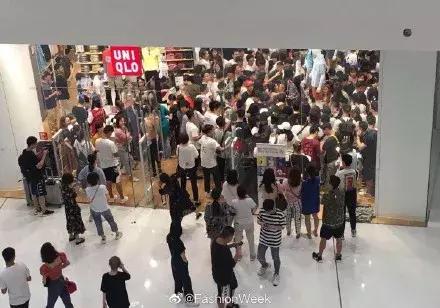 一件T恤转手赚8倍！优衣库×KAWS到底是“何方神圣”？