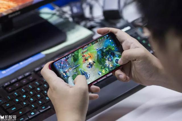 解密一加7Pro的“顶级屏幕”！