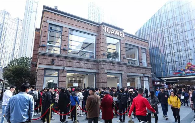 为何国产手机厂商要“疯狂开店”？