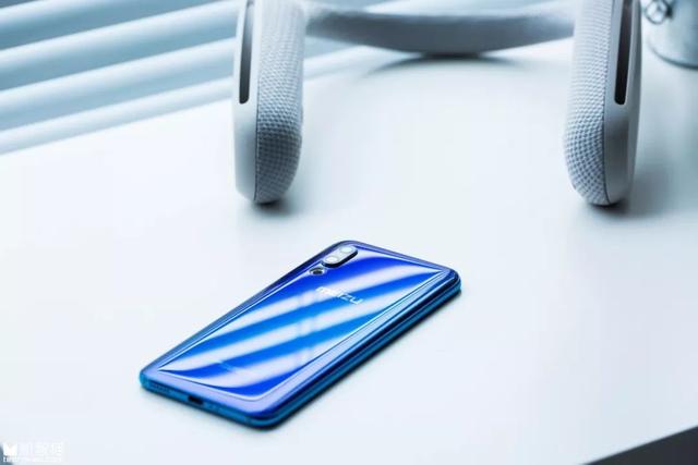 迟到半个月，魅族这款以“海底沙漠”为灵感的手机终于开卖了！