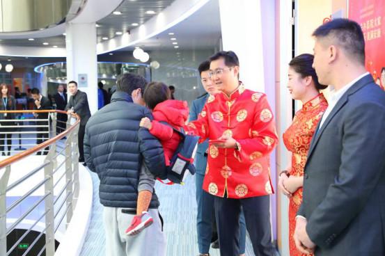 雷军刘作虎发红包，还有奇葩的利是糖，“开工利是”你领到了啥？