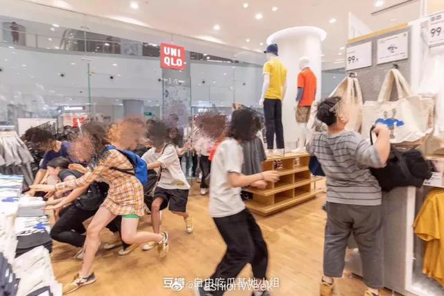 一件T恤转手赚8倍！优衣库×KAWS到底是“何方神圣”？