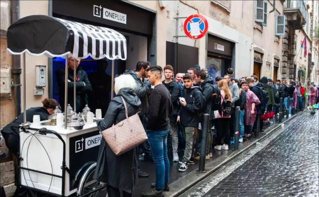 卖5000还被哄抢！这个品牌的旗舰又破纪录了