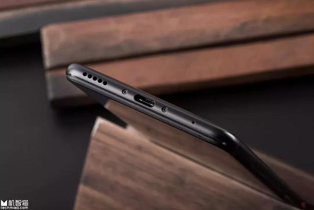 首发｜想知道用10GB内存电竞手机玩游戏有多爽吗？