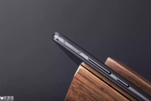 首发｜想知道用10GB内存电竞手机玩游戏有多爽吗？