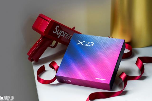 漂亮！这款手机的配色好似“烟花在夜空中绽放的瞬间”！