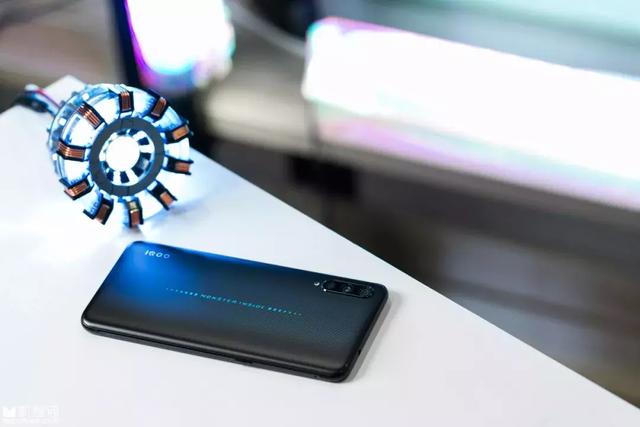 iQOO上手体验：为什么说它是“假游戏手机”？