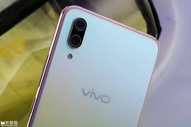 什么叫五彩斑斓的白？这款当红手机的幻彩版了解一下！