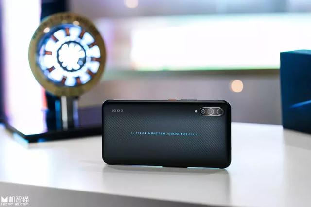 iQOO上手体验：为什么说它是“假游戏手机”？