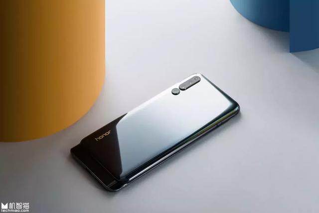 谁更值得买？三款主流滑盖全面屏新机对比评测